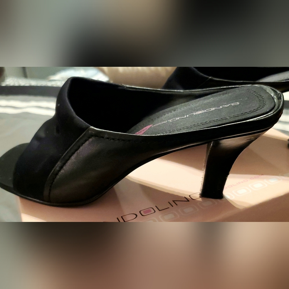 Vintage Bandolino Black Leather Open toe Heel